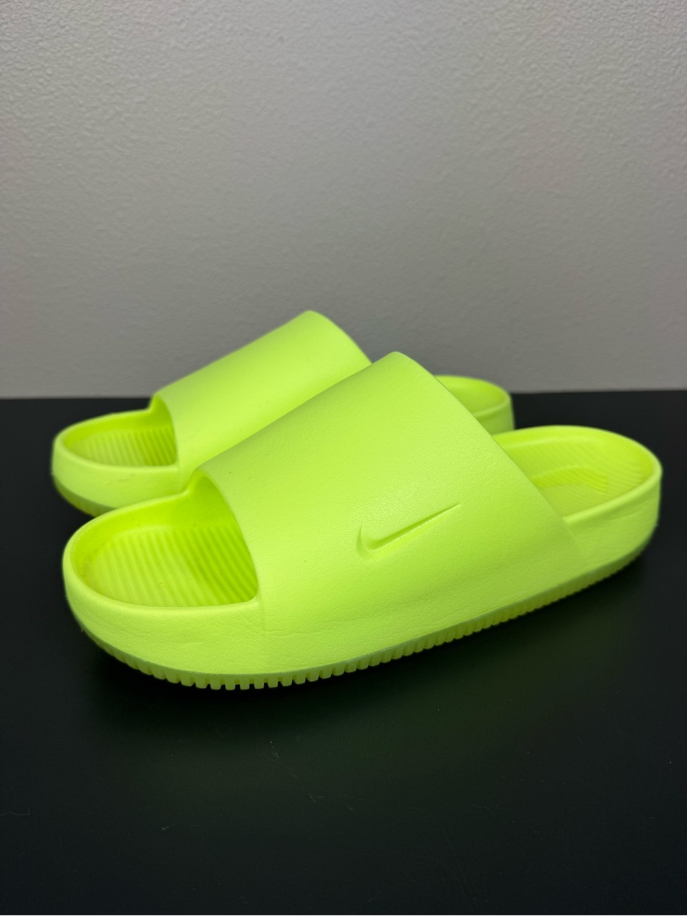 Nike Calm Slide sandals shoes men’s 9 Neon Green